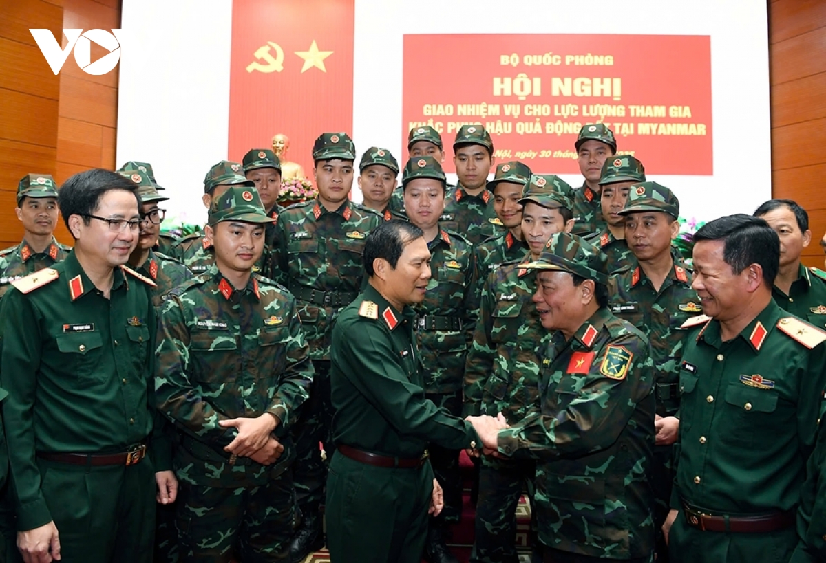 Lãnh đạo Bộ Quốc phòng giao nhiệm vụ cho cán bộ, chiến sỹ đi cứu hộ tại Myanmar